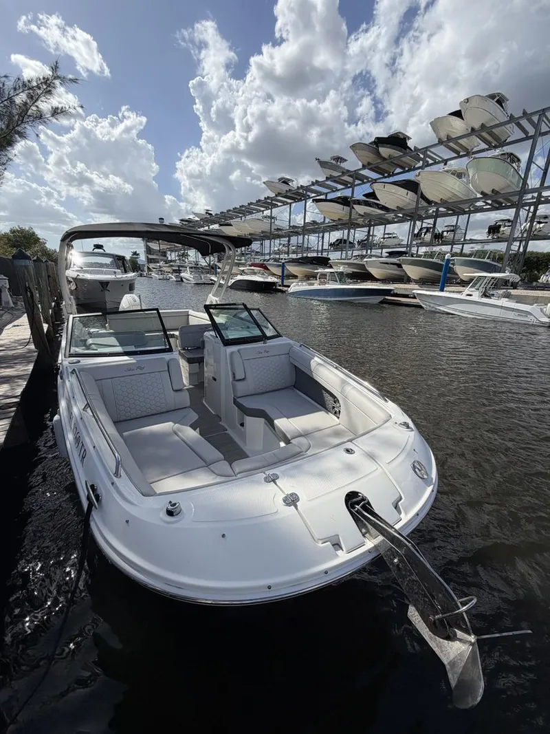 Slide: The Image of Sea Ray SDX 270 Outboard 2024 - 3