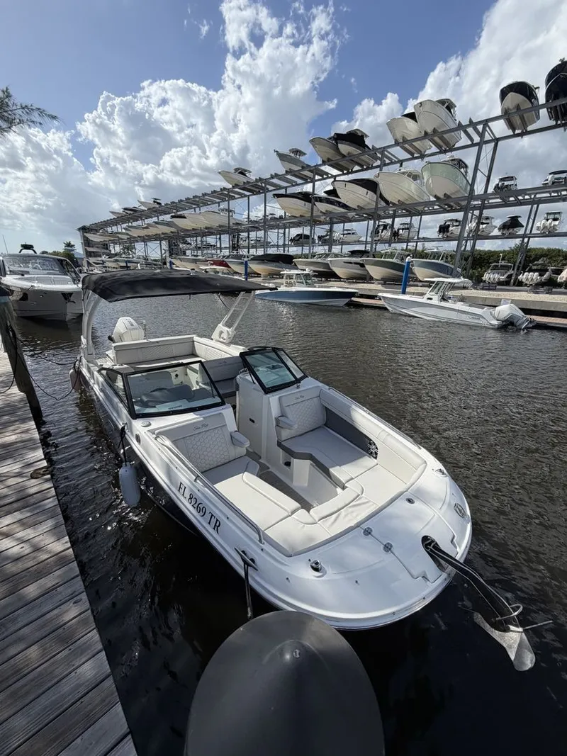 Slide: The Image of Sea Ray SDX 270 Outboard 2024 - 32