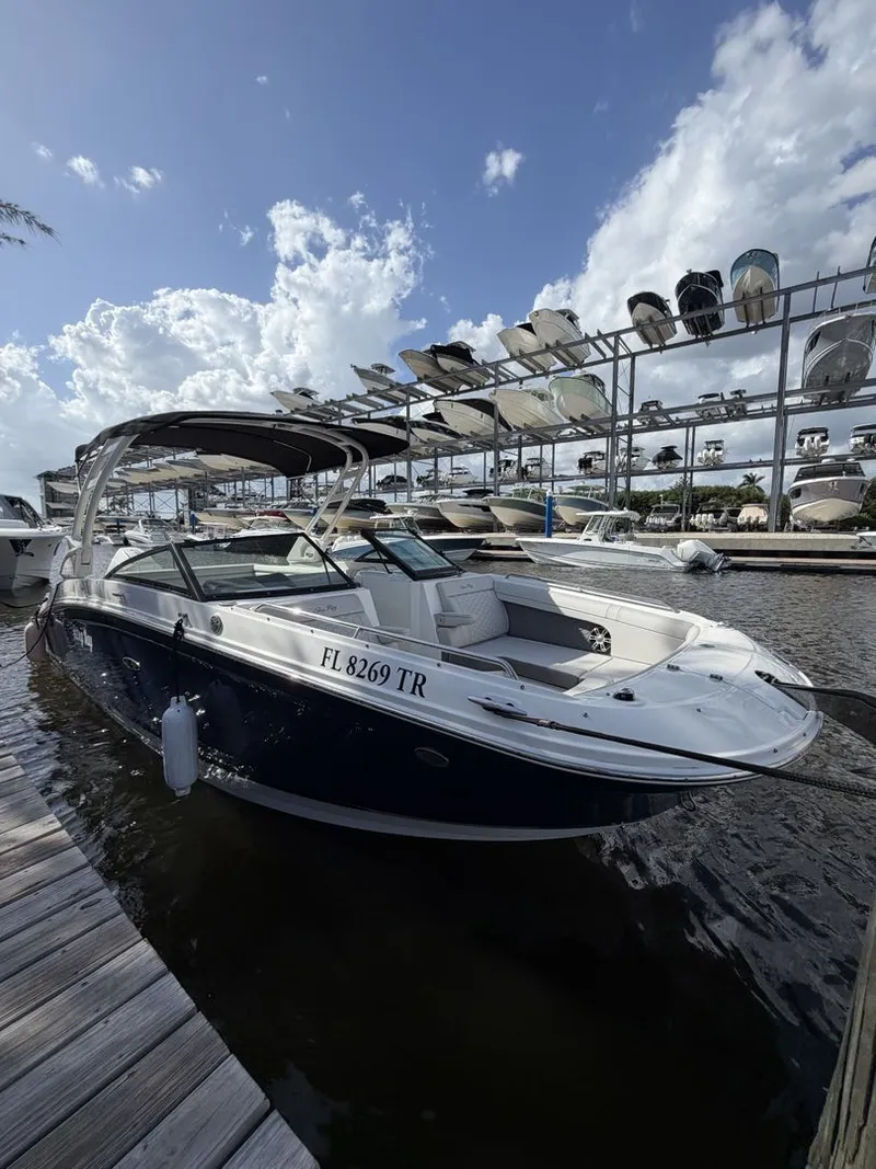 Slide: The Image of Sea Ray SDX 270 Outboard 2024 - 33