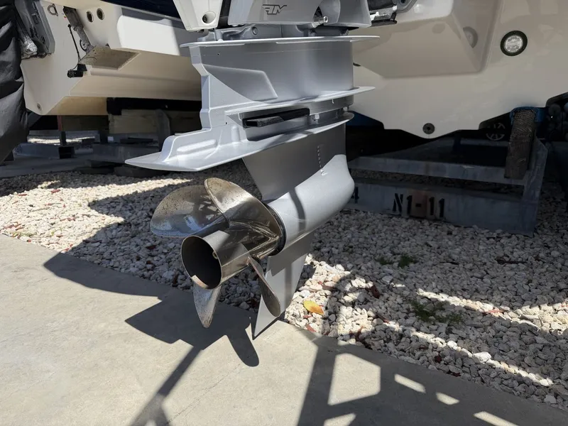 Slide: The Image of 2024 Sea Ray 270 SDX OB outboard motor and propeller. - 36