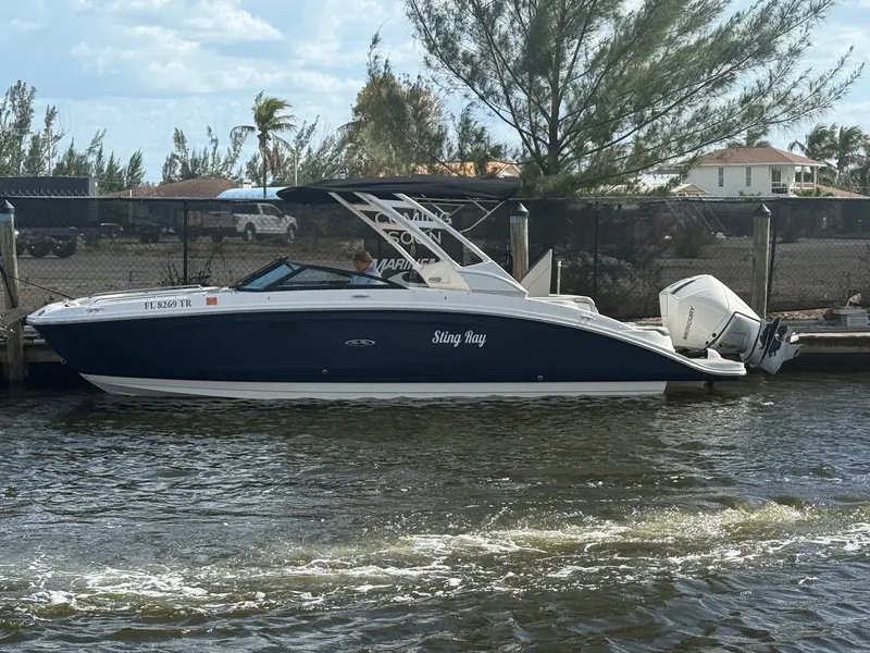 Slide: The Image of Sea Ray SDX 270 Outboard 2024 - 4