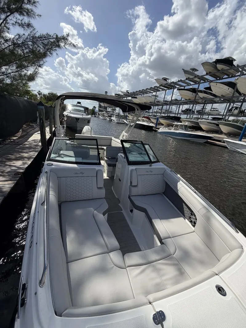 Slide: The Image of Sea Ray SDX 270 Outboard 2024 - 5