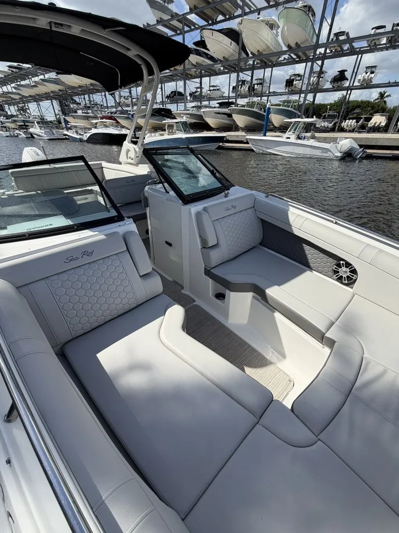 Slide: The Image of Sea Ray SDX 270 Outboard 2024 - 7