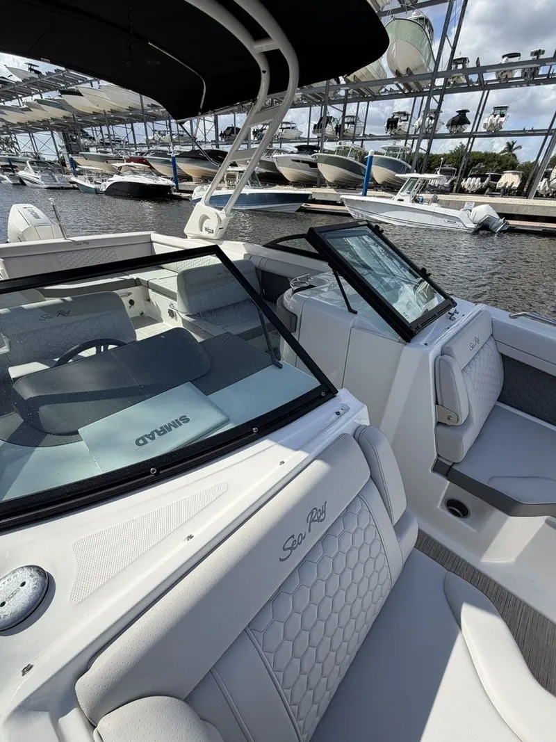 Slide: The Image of Sea Ray SDX 270 Outboard 2024 - 8