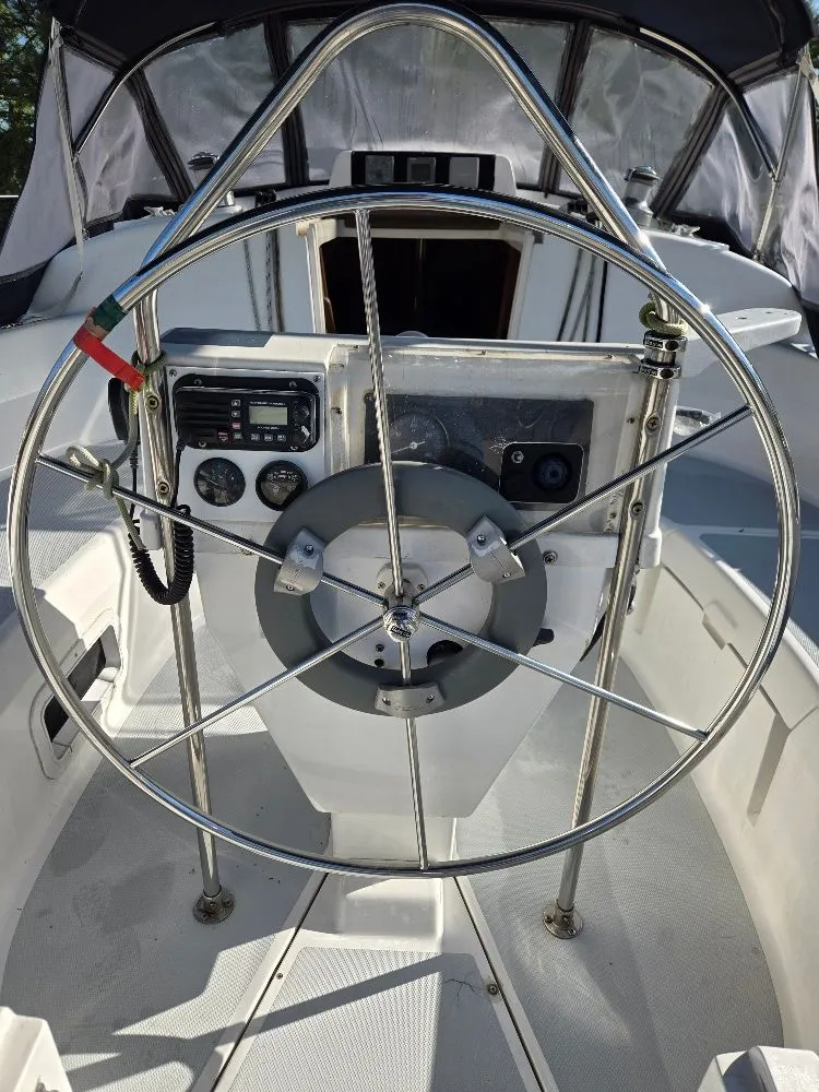 Slide: The Image of Steering wheel of a 1995 Hunter 336 yacht. - 32