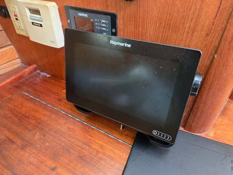 Slide: The Image of Raymarine display on Hunter 336 boat, year 1995. - 36