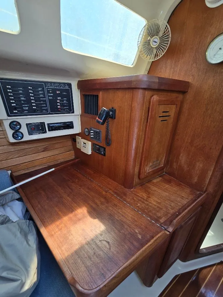 Slide: The Image of Hunter 336 1995 - 8