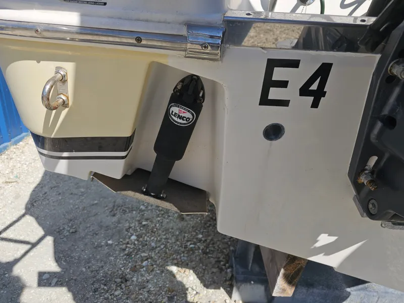 Slide: The Image of 2006 Robalo R265 Walkaround with Lenco trim system. - 41