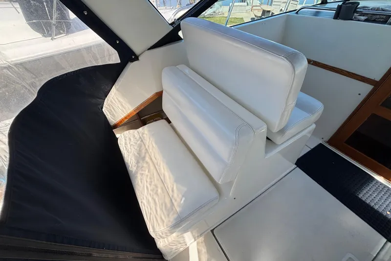 Slide: The Image of White seating area on a 1991 Tiara Yachts 3100 Open boat. - 15
