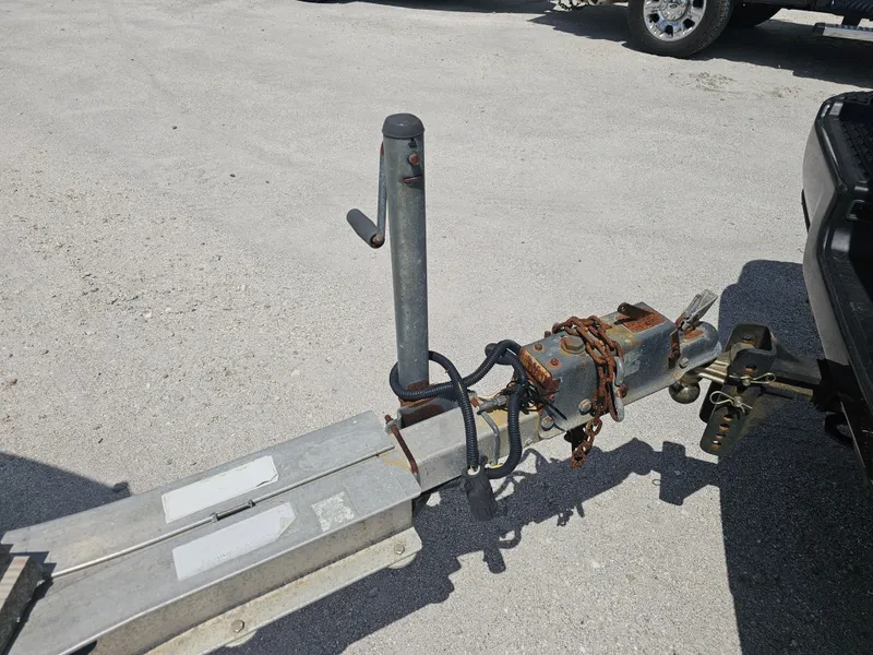 Slide: The Image of Trailer hitch of a 2000 Dorado 23 on gravel surface. - 31