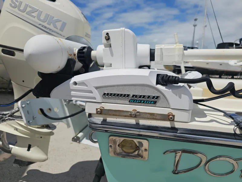 Slide: The Image of Minn Kota Riptide on Dorado 23 boat, year 2000. - 37