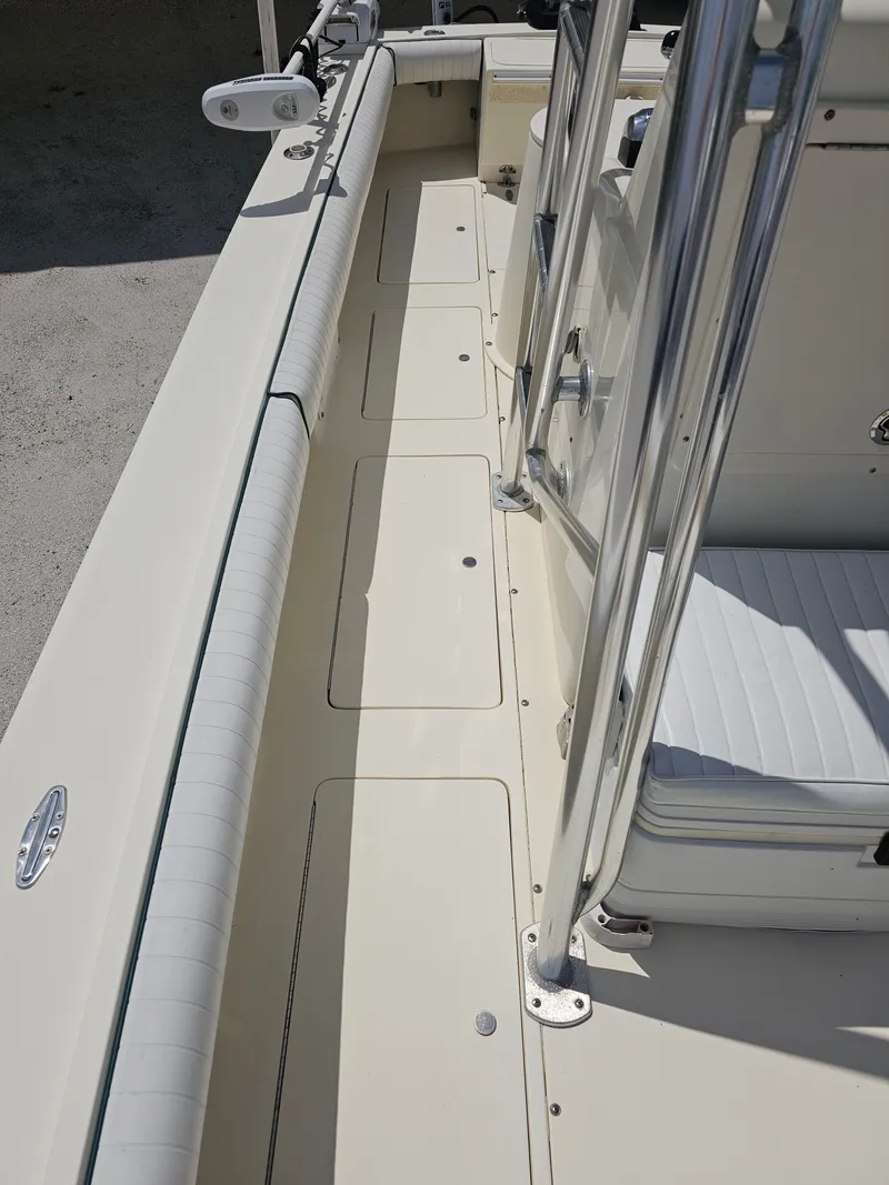 Slide: The Image of Interior view of a 2000 Dorado 23 boat. - 40