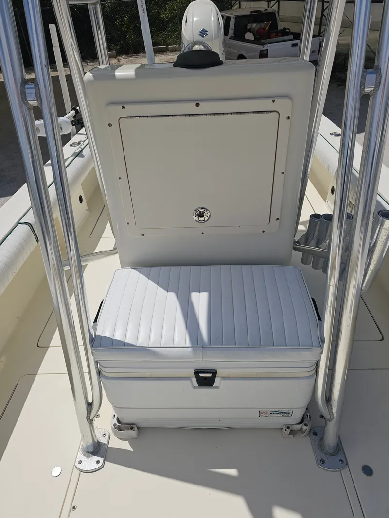 Slide: The Image of 2000 Dorado 23 boat with seating and storage compartment. - 7