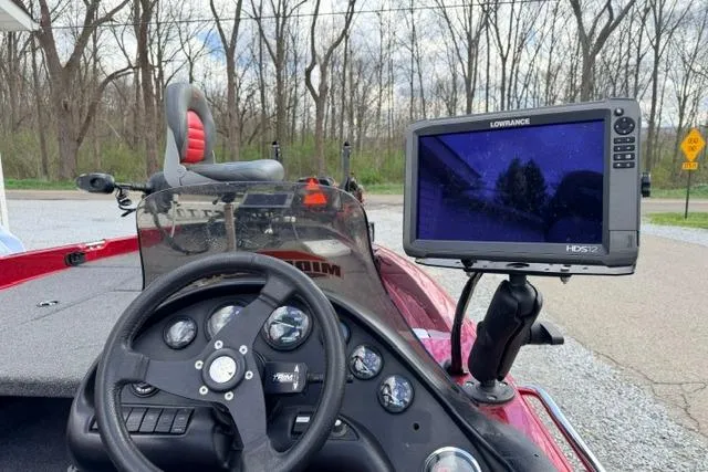 Slide: The Image of 1999 Ranger 461VS boat dashboard with steering wheel and Lowrance HDS-12 fishfinder. - 6