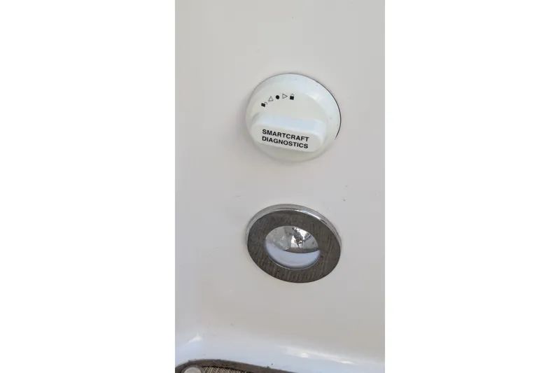 Slide: The Image of 2022 Sea Ray SDX 250 Outboard SmartCraft diagnostics control panel. - 29