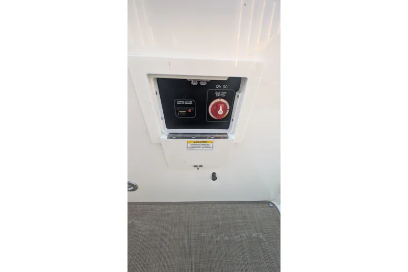 Slide: The Image of Battery switch panel on 2022 Sea Ray SDX 250 Outboard boat. - 32