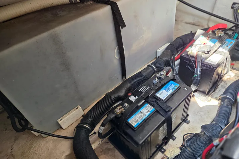 Slide: The Image of 2014 Rinker 290 Express Cruiser battery compartment with wiring and storage tank. - 5