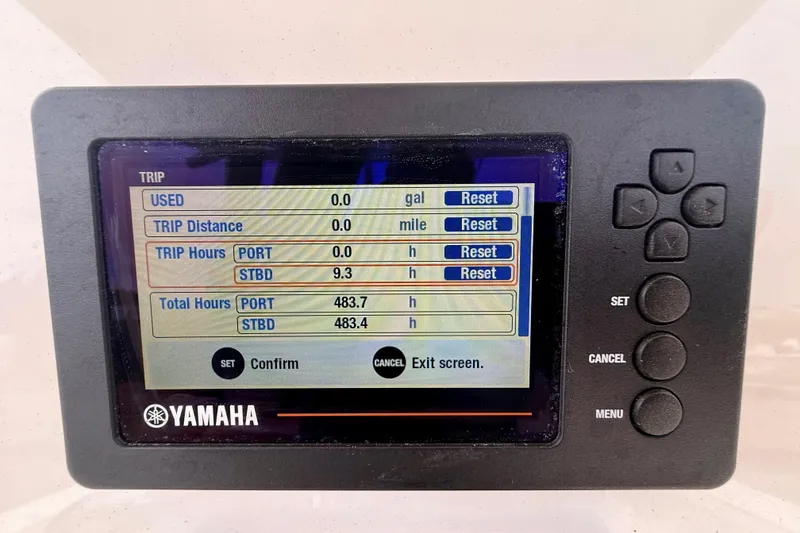 Slide: The Image of Yamaha display showing trip and total hours for 2018 Cobia 261 Center Console boat. - 14