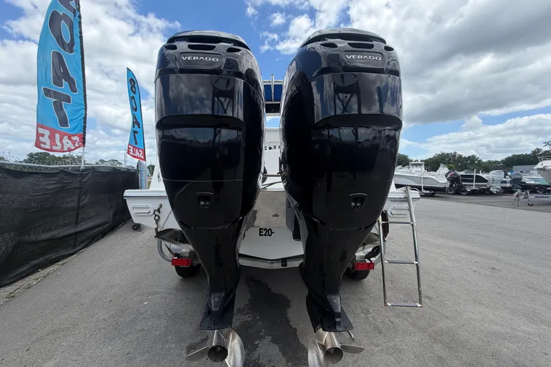 Slide: The Image of 2006 Ocean Runner 2900 C/C Open Fisherman with twin Verado engines at a boat sale. - 10