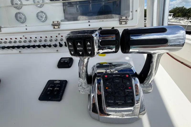 Slide: The Image of Close-up of 2006 Ocean Runner 2900 C/C Open Fisherman boat controls and dashboard. - 32
