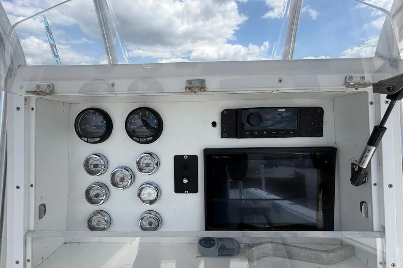 Slide: The Image of Dashboard of a 2006 Ocean Runner 2900 C/C Open Fisherman boat with gauges and controls. - 33