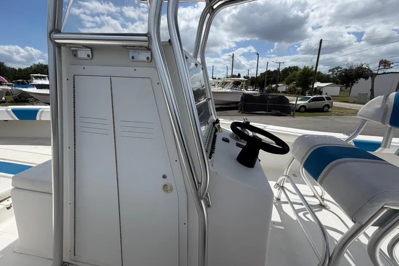 Slide: The Image of 2006 Ocean Runner 2900 C/C Open Fisherman boat interior with steering console and seating. - 38