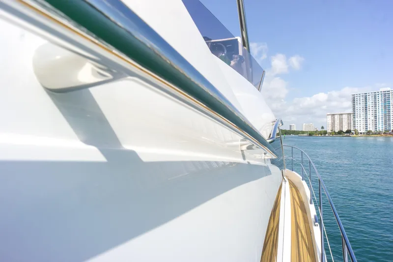 Slide: The Image of 2018 Sunseeker Manhattan 52 yacht cruising near city skyline on a sunny day. - 21