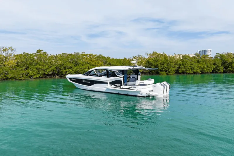 Slide: The Image of Galeon 435 GTO 2027 - 10