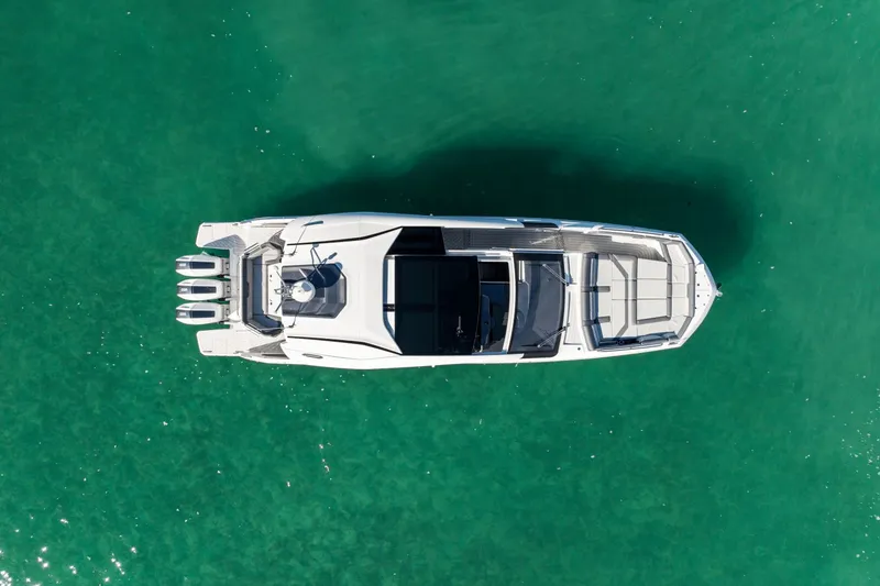 Slide: The Image of Galeon 435 GTO 2027 - 14
