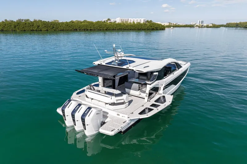 Slide: The Image of Galeon 435 GTO 2027 - 17