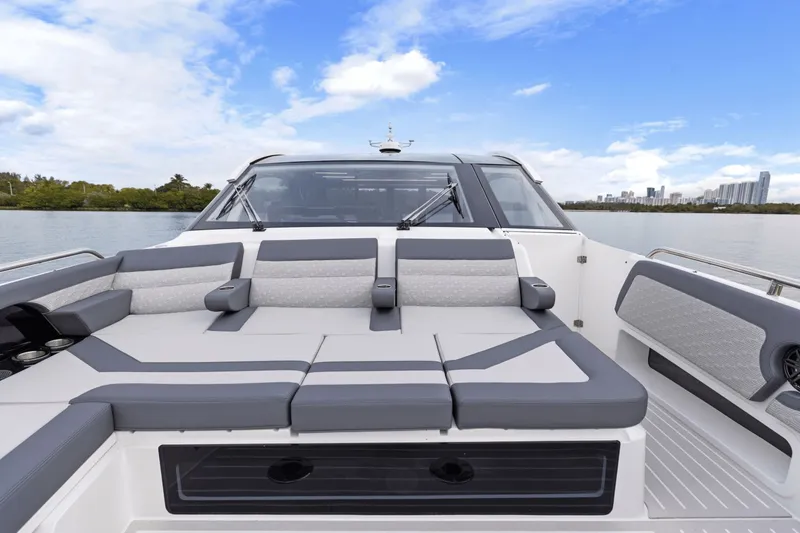 Slide: The Image of Galeon 435 GTO 2027 - 22