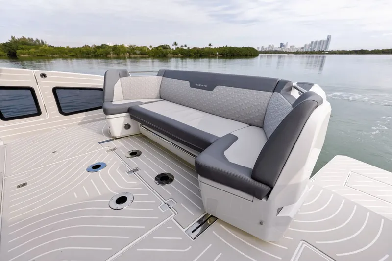 Slide: The Image of Galeon 435 GTO 2027 - 27