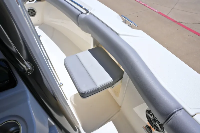 Slide: The Image of Boston Whaler 250 Outrage 2027 - 33