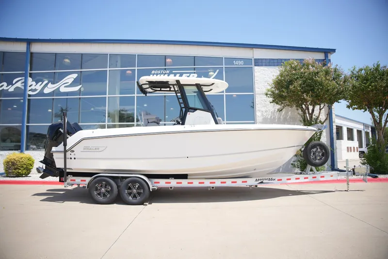 Slide: The Image of Boston Whaler 250 Outrage 2027 - 39