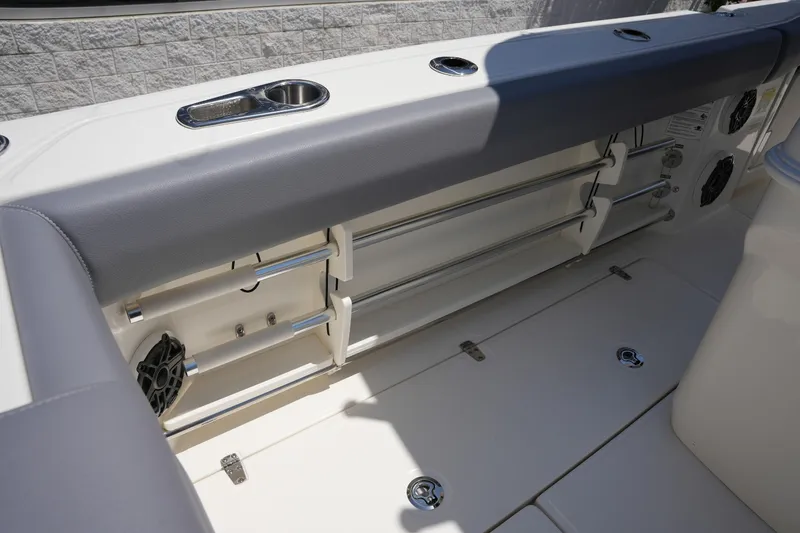 Slide: The Image of Boston Whaler 250 Outrage 2027 - 12