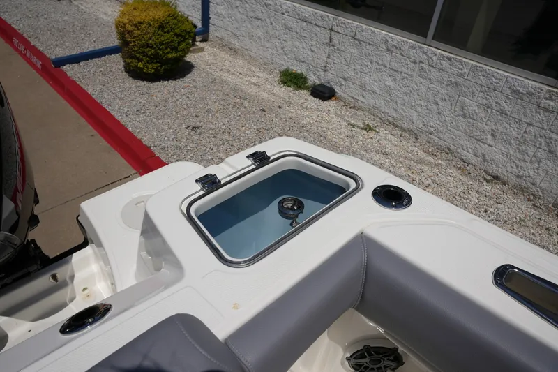 Slide: The Image of Boston Whaler 250 Outrage 2027 - 11