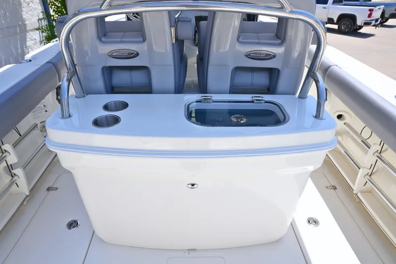 Slide: The Image of Boston Whaler 250 Outrage 2027 - 16
