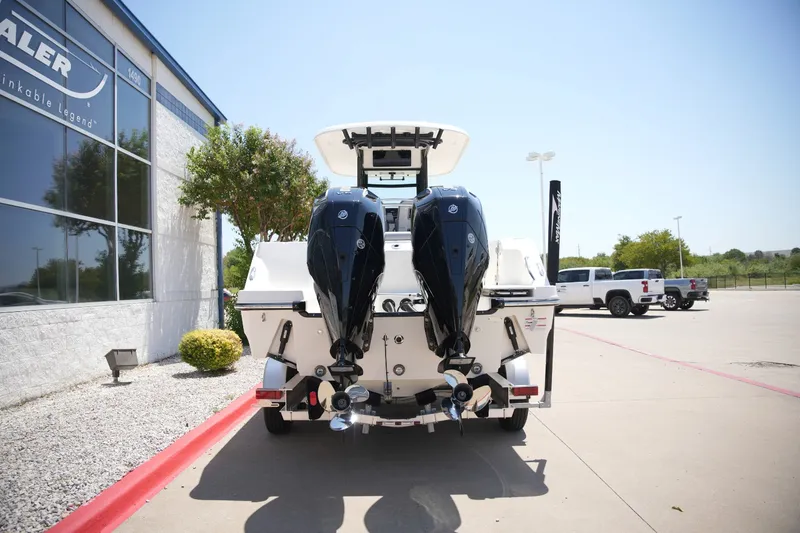 Slide: The Image of Boston Whaler 250 Outrage 2027 - 3