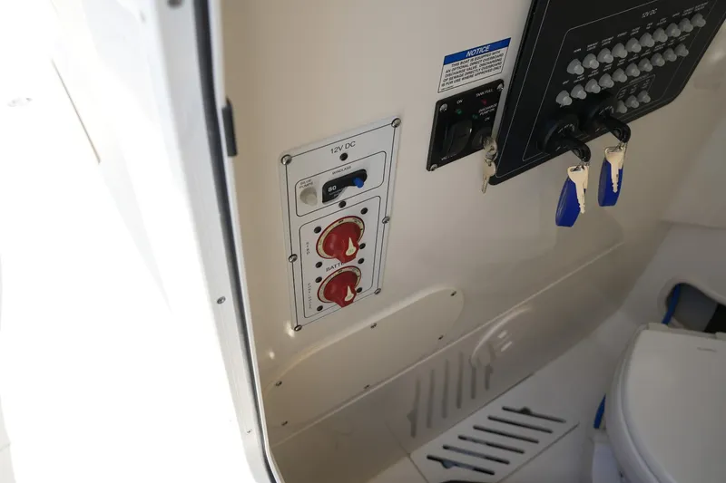 Slide: The Image of Boston Whaler 250 Outrage 2027 - 31