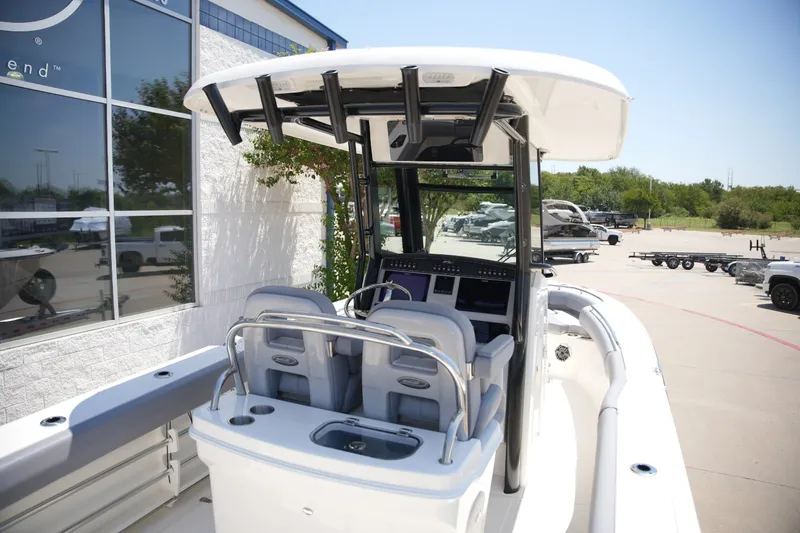 Slide: The Image of Boston Whaler 250 Outrage 2027 - 8