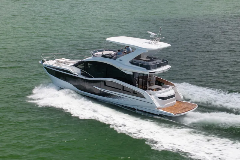 Slide: The Image of Galeon 520FLY 2027 - 1