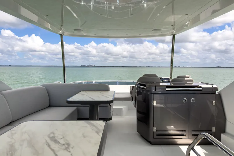 Slide: The Image of Galeon 520FLY 2027 - 22