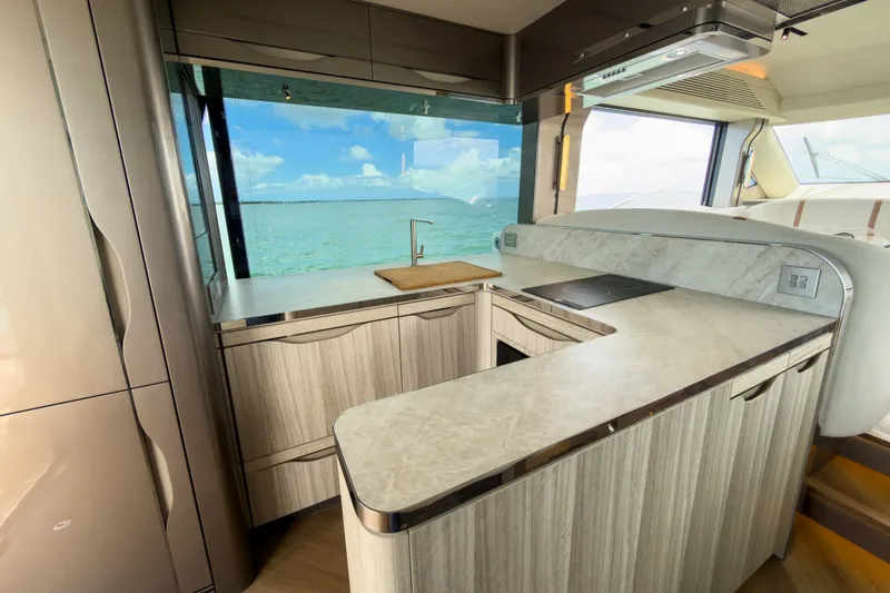 Slide: The Image of Galeon 520FLY 2027 - 9