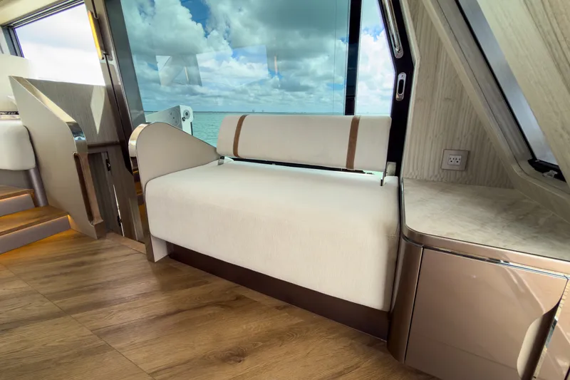Slide: The Image of Galeon 520FLY 2027 - 10
