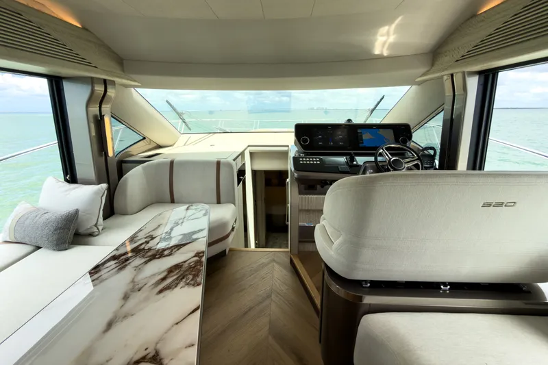 Slide: The Image of Galeon 520FLY 2027 - 11