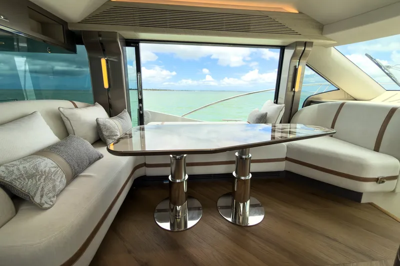 Slide: The Image of Galeon 520FLY 2027 - 12