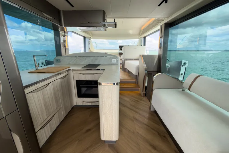 Slide: The Image of Galeon 520FLY 2027 - 8