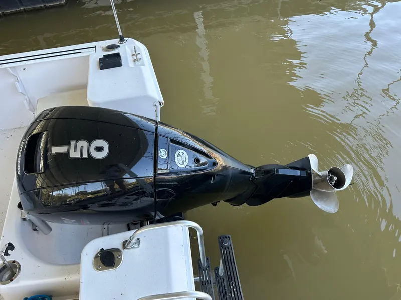 Slide: The Image of Outboard motor on 2000 Pro-Line 20 Sport boat in water. - 4