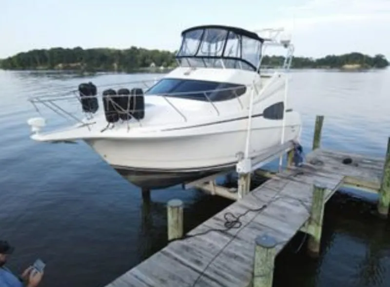 The Image of 2002 Silverton 330 boat docked on a lake. - 0