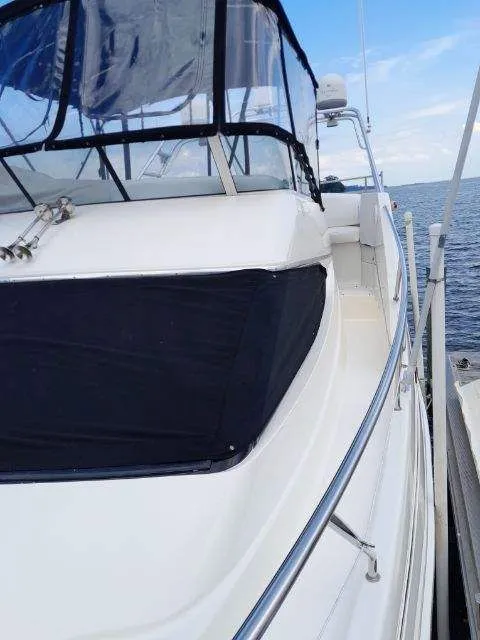 Slide: The Image of 2002 Silverton 330 yacht docked with blue sky. - 4